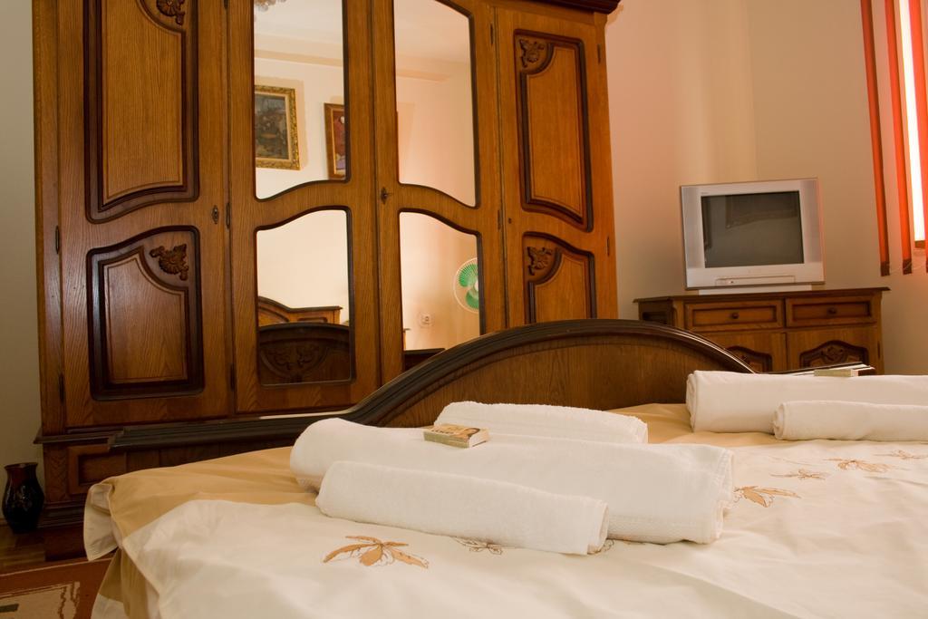 Hotel Pension Mellis Cluj Napoca Exterior foto